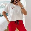 Caperucita Rosa (Rosa Navarro) Camiseta Blanca Escote Pico Amour Dorado Con Corazon (V21)