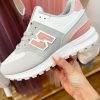 Caperucita Rosa (Rosa Navarro) Zapatilla Tonos Gris Letra Rosa Equal 201